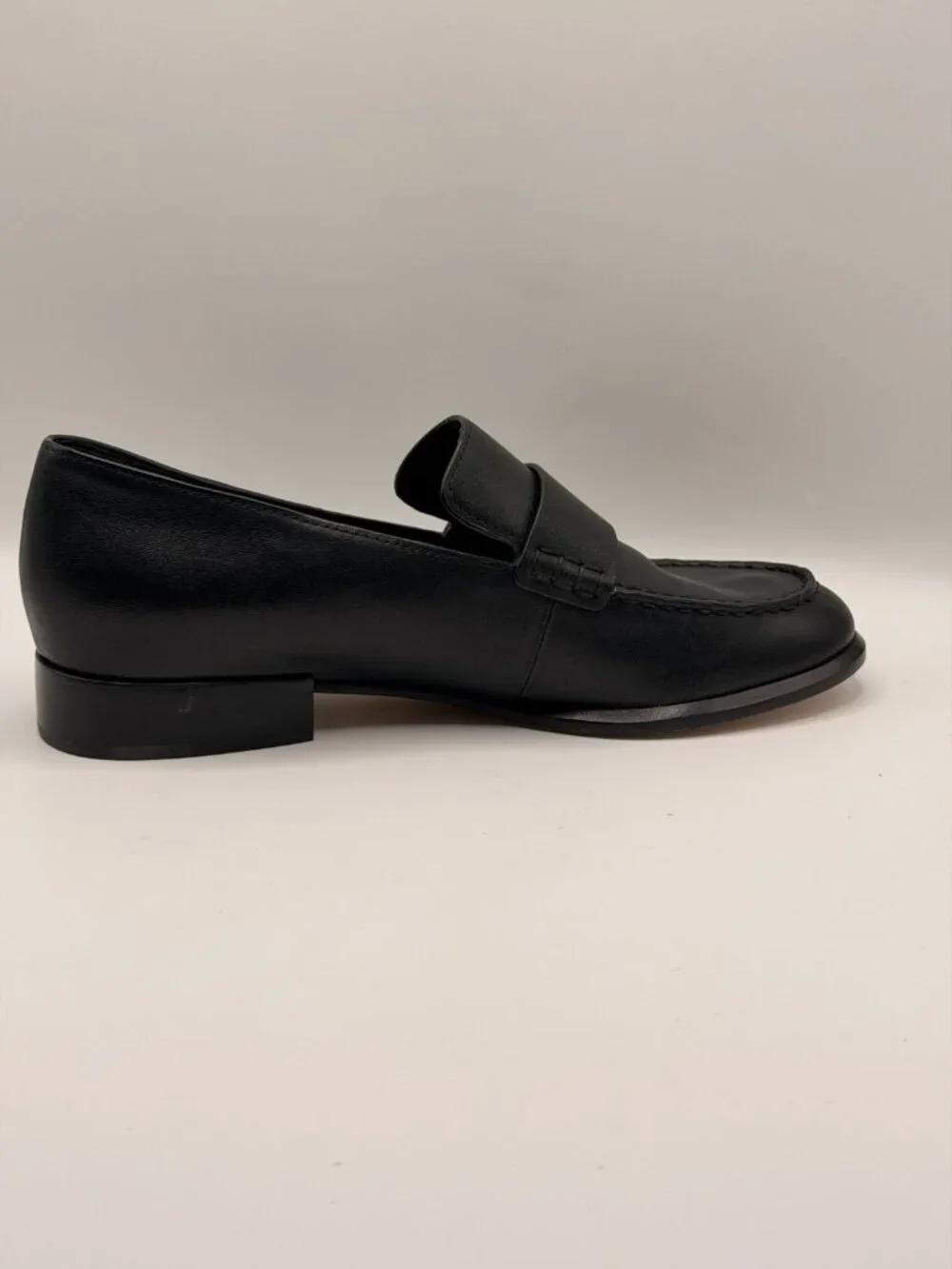 Vince Women Nelli Black Leather Slip On Loafer Sz 8.5